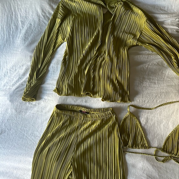 Lime green three piece satin set - Picture 3 of 3